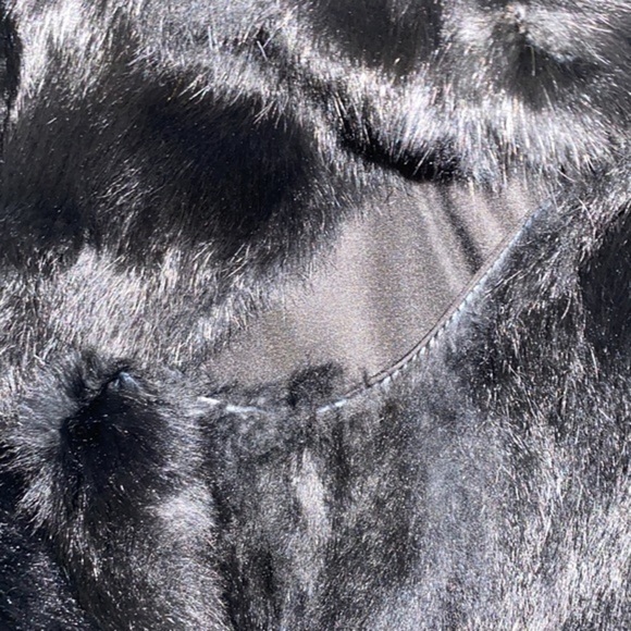 Fur Luxury set  Fur Vest & Scarf black
Adrienne Landau NWOT - Picture 12 of 15